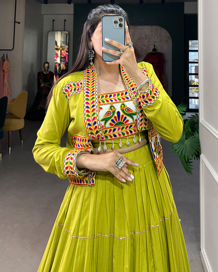 Parrot Glow – Gamthi Grace for Navratri