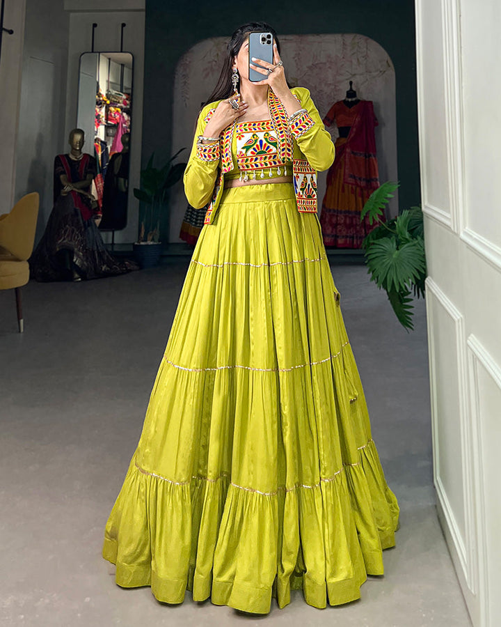 Parrot Glow – Gamthi Grace for Navratri