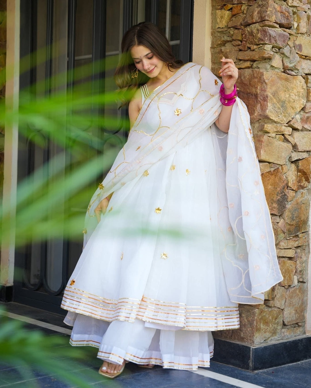 Anji Rabadi Rabadi Tissue Crush Shubhra Glint Kurta Set with Gotta Patti Work – Koraah